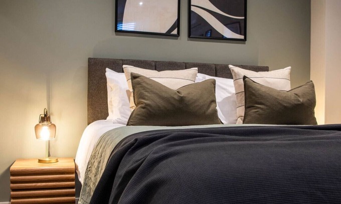 Thetford House | Thetford Hive Aparthotel Suite 3