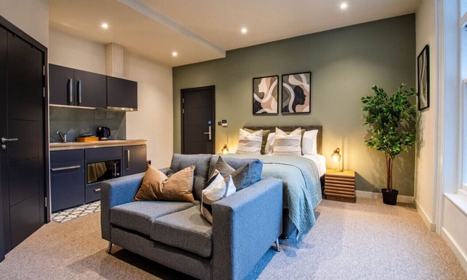 Thetford House | Thetford Hive Aparthotel Deluxe Suite 1