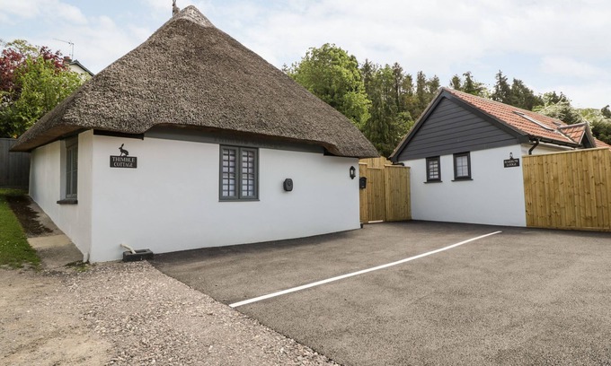 Winterborne Stickland Cottage | THIMBLE COTTAGE, pet friendly, with a garden in Blandford Forum