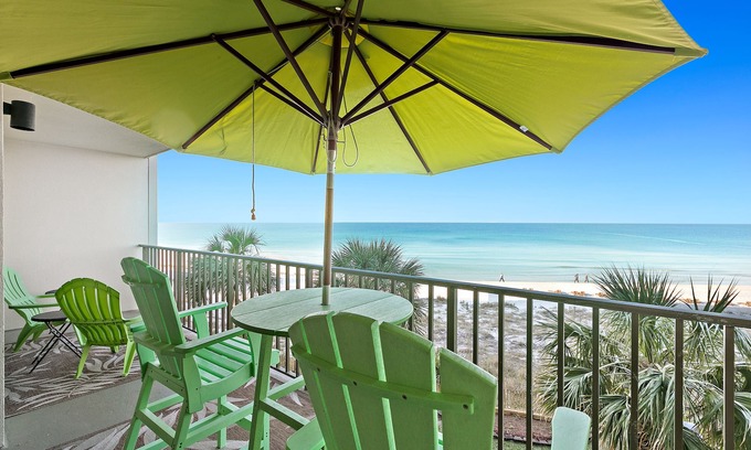 Lower Grand Lagoon Condo | Third-Floor Beachfront Condo w/Free WiFi, Washer/Dryer, Shared Pool, & Hot Tub