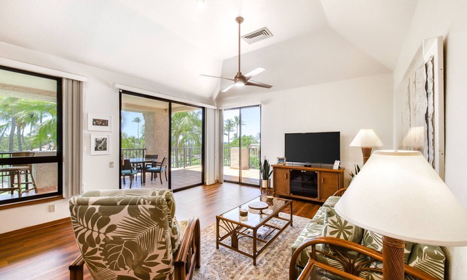 Waikoloa Condo | Third floor condo with ocean views, pool and hot tub access, and golf nearby