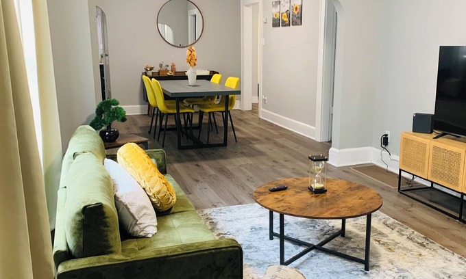 Indianapolis House | This 3-bdrm 2-bath cottage is min away from downtown & the Indy Motor Speedway.