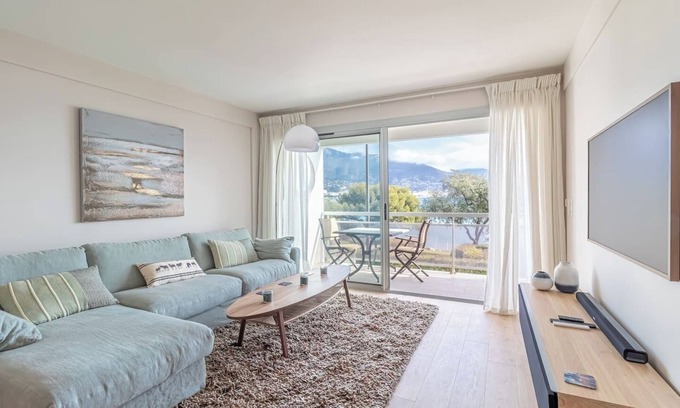 Roquebrune-Cap-Martin Apartment | This apartment is a 1 bedroom(s), 2 bathrooms, located in Roquebrune-Cap-Martin, Provence-Alpes-Côte d'Azur.