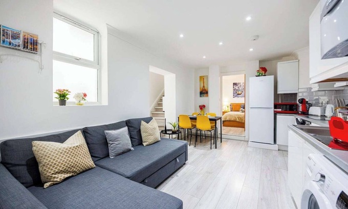 West Kensington Apartment | This apartment is a 3 bedroom(s), 3 bathrooms, located in Greater London, En.