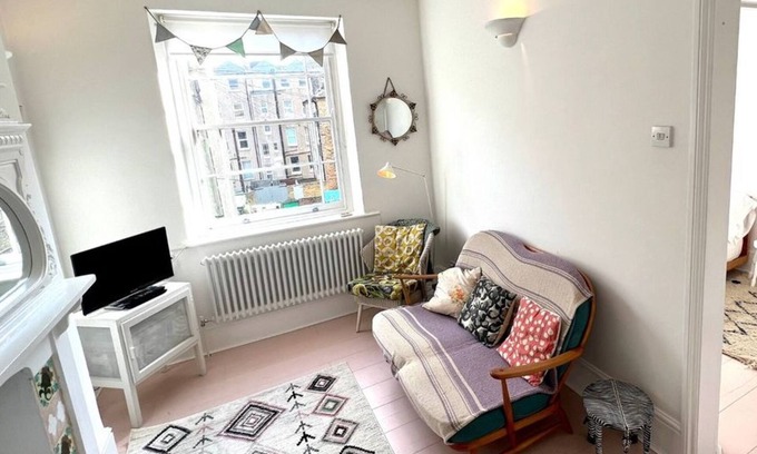 Broadstairs Apartment | This apartment is a 1 bedroom(s), 1 bathrooms, located in Broadstairs, England.