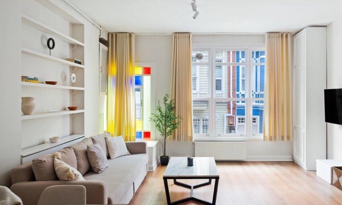 Arnavutkoy Apartment | This apartment is a 1 bedroom(s), 1 bathrooms, located in Beşiktaş, İstanbul.