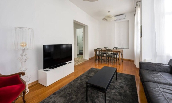 Kabatas Apartment | This apartment is a 2 bedroom(s), 1 bathrooms, located in Beyoğlu, İstanbul.