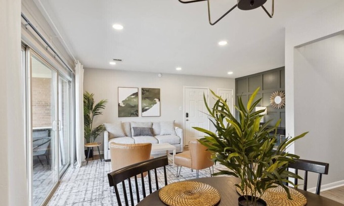 Hampton Apartment | This apartment is a 2 bedroom(s), 1 bathrooms, located in Hampton, VA.