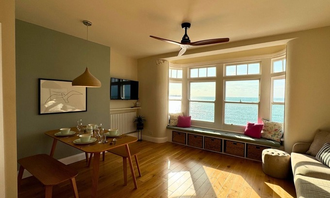 Margate Apartment | This apartment is a 2 bedroom(s), 1 bathrooms, located in Margate, England.