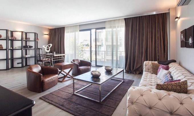 Nisantasi Apartment | This apartment is a 2 bedroom(s), 3 bathrooms, located in Şişli, İstanbul.