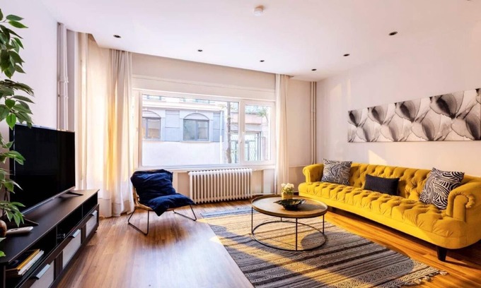 Sisli Apartment | This apartment is a 3 bedroom(s), 2 bathrooms, located in Şişli, İstanbul.