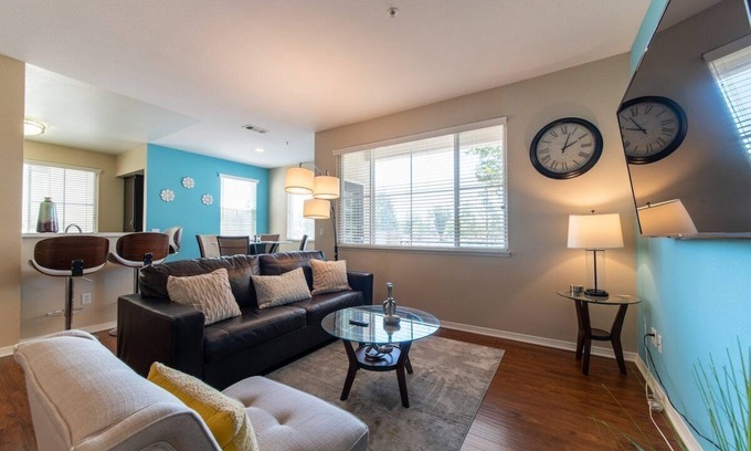 Valencia Apartment | This apartment is a 2 bedroom(s), 2 bathrooms, located in Santa Clarita, CA.