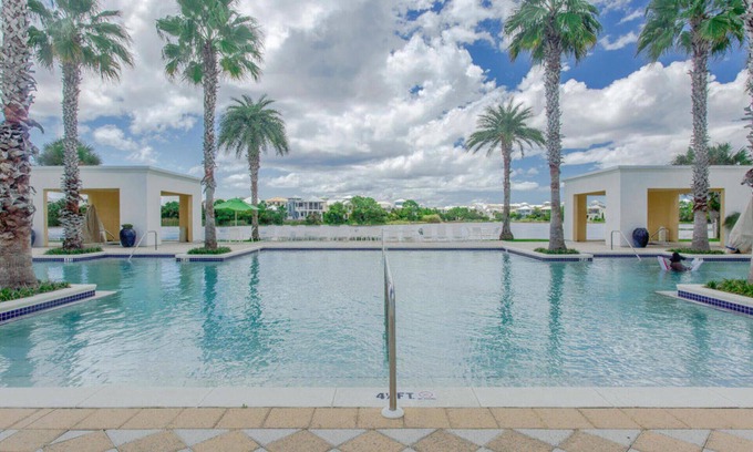 Sunnyside House | This beach setup included! Vast Water Views. TRUE BLUE 102 Lakeside, Poolside.