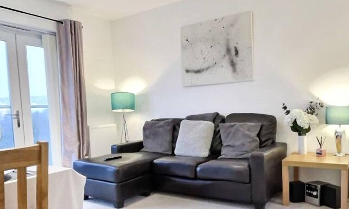 Landore Apartment | This beautiful 2 bedroom apartment located right next to the River Tawe.