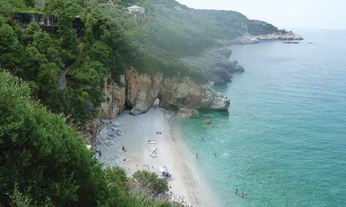 Afissos House | This beautiful villa on two floors offers two bedrooms and a large living room.