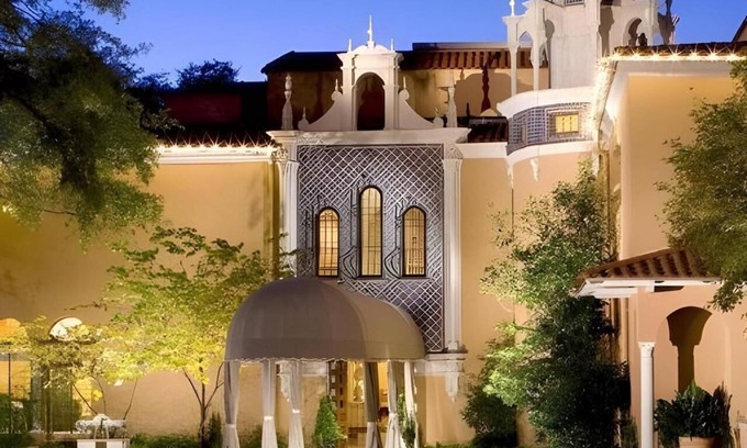 Turtle Creek Apartment | This beautifully restored historic mansion is located in uptown Dallas .
