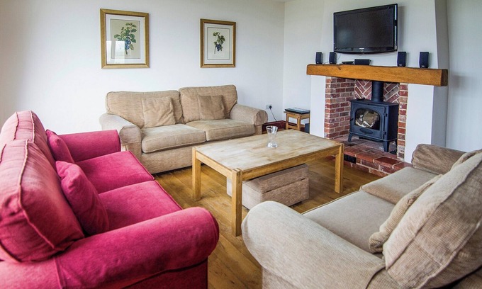 Sculthorpe Cottage | This charming barn conversion is ideal for a large family holiday.