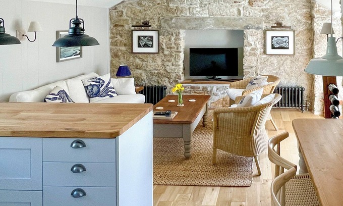 Newlyn Cottage | This charming, cosy unique cottage is a stone’s throw from the sea at Newlyn.