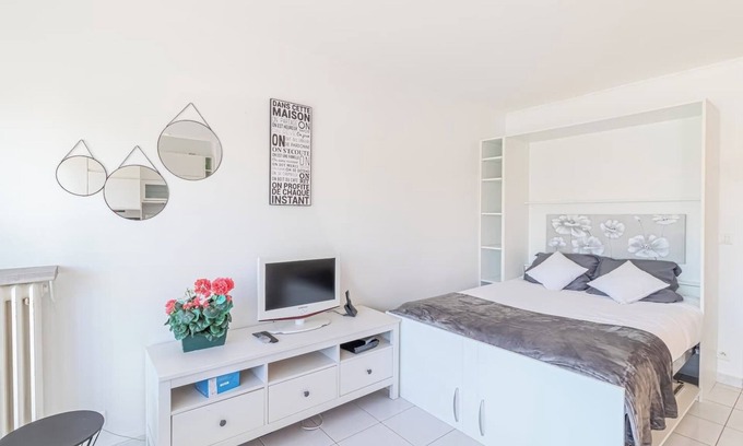 Roquebrune-Cap-Martin Condo | This condominium is a 0 bedroom(s), 1 bathrooms, located in Roquebrune-Cap-Martin, Provence-Alpes-Côte d'Azur.