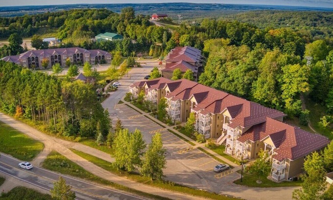 Oro-Medonte Condo | This condominium is a 1 bedroom(s), 1 bathrooms, located in Oro, ON.
