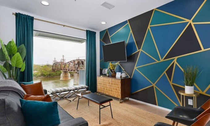 North Capitol Condo | This condominium is a 2 bedroom(s), 2 bathrooms, located in Nashville, TN.