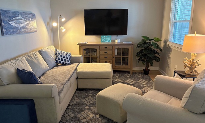 Fenwick Island Condo | This condominium is a 2 bedroom(s), 2 bathrooms, located in Fenwick Island, DE.