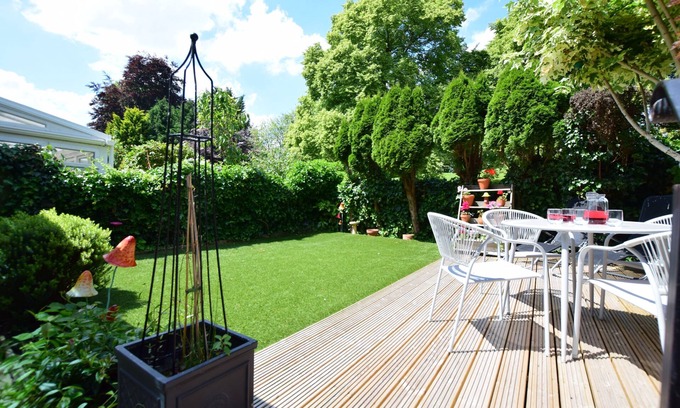 Blockley Cottage | This contemporary cottage enjoys a peaceful location in an elevated position.