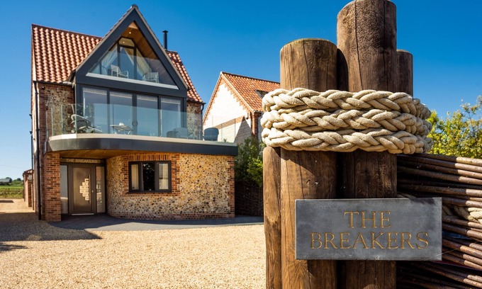 Brancaster Staithe House | This exceptional and spectacular contemporary luxury home stay in the sailing village of Brancaster