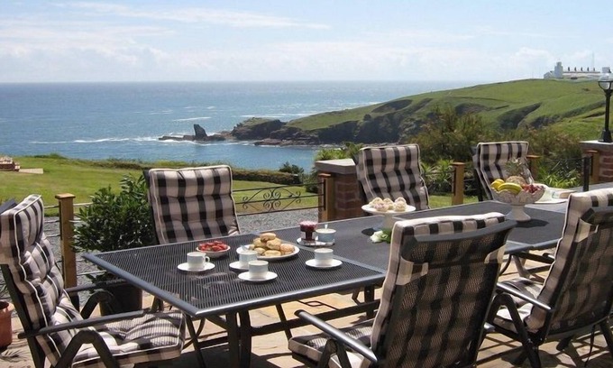 The Lizard House | This fabulous Arts and Crafts villa sits in an acre of grounds on a front line cliff top