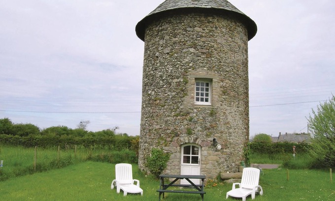 Anneville-sur-Mer House | This former windmill, not far from the beach, promises a special living experience.