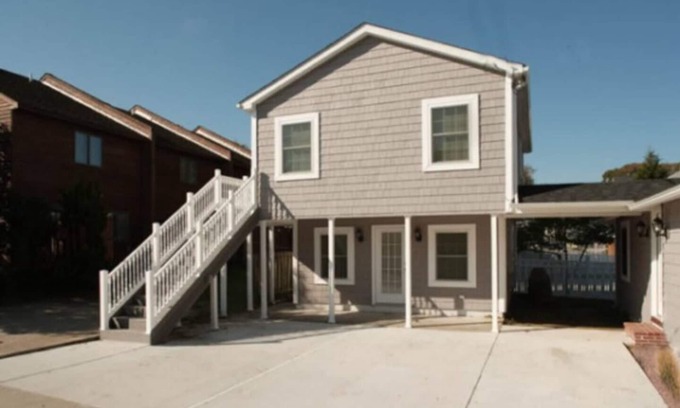 South Rehoboth House | This guest house is a 1 bedroom(s), 1 bathrooms, located in Rehoboth Beach, DE.