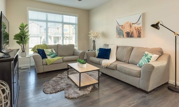 Cochrane Apartment | This guest suite is a 1 bedroom(s), 1.5 bathrooms, located in Cochrane, AB.