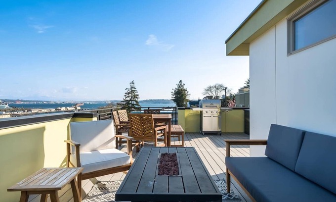 Interbay House | This house is a 0 bedroom(s), 3.5 bathrooms, located in Seattle, WA.