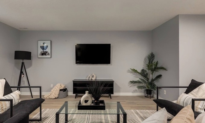 Southeast Calgary House | This house is a 1 bedroom(s), 1 bathrooms, located in Calgary, AB.