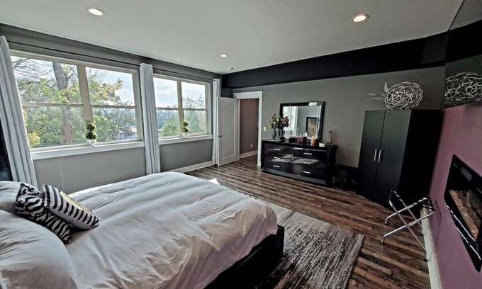 Northside House | This house is a 2 bedroom(s), 1 bathrooms, located in Chattanooga, TN.
