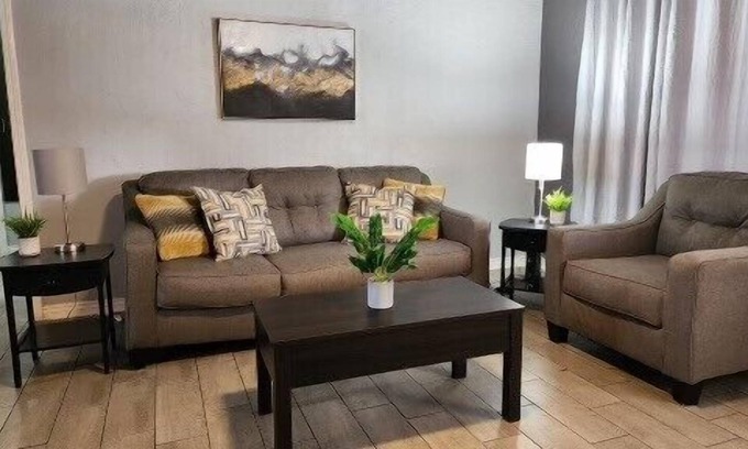 Del City House | This house is a 2 bedroom(s), 1 bathrooms, located in Del City, OK.
