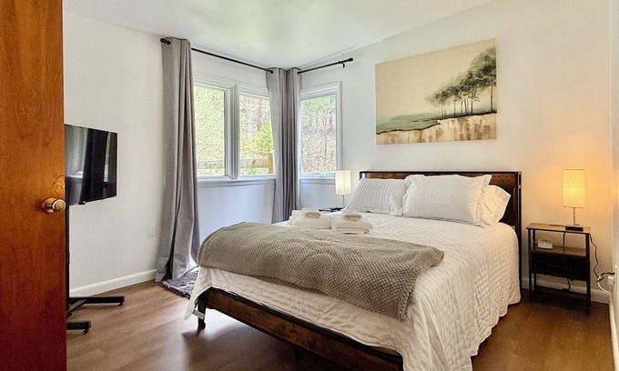 Oneonta House | This house is a 2 bedroom(s), 1 bathrooms, located in Oneonta, NY.