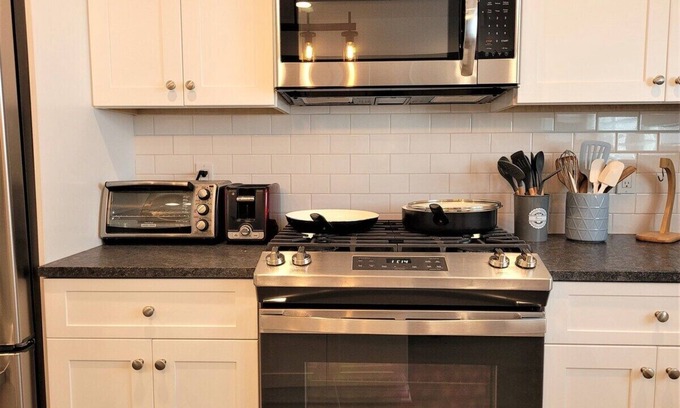Asbury Park House | This house is a 3 bedroom(s), 2.5 bathrooms, located in Asbury Park, NJ.