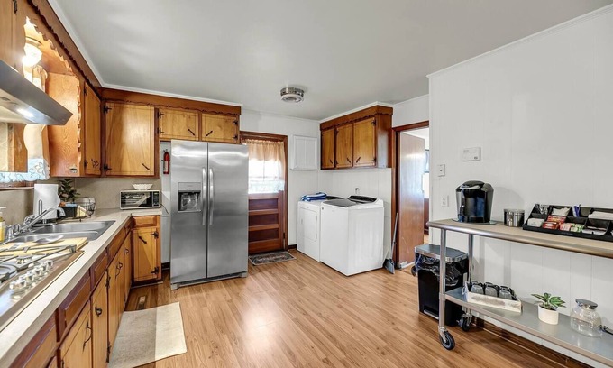 West Ashley House | This house is a 3 bedroom(s), 2 bathrooms, located in Charleston, SC.