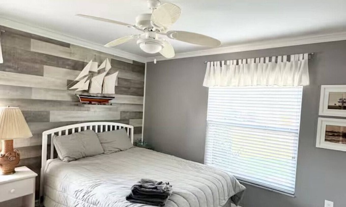 Trailer Estates House | This house is a 3 bedroom(s), 2.5 bathrooms, located in Bradenton, FL.