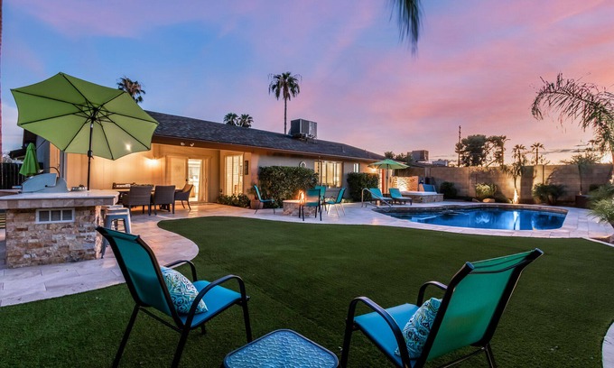 Glendale House | This house is a 3 bedroom(s), 2 bathrooms, located in Glendale, AZ.