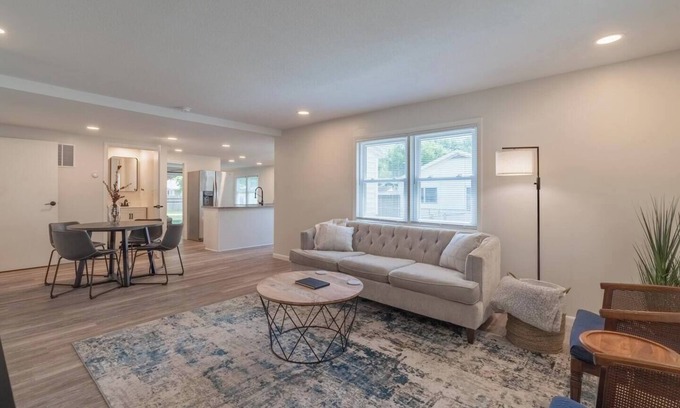 Marion House | This house is a 3 bedroom(s), 2 bathrooms, located in Marion, IN.