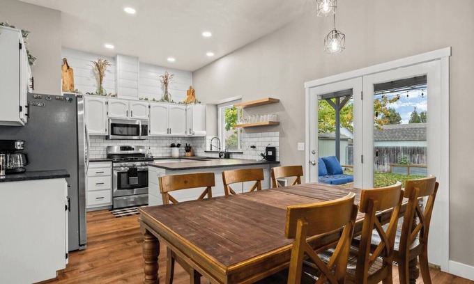 Northwest Boise City House | This house is a 3 bedroom(s), 2 bathrooms, located in Boise, ID.