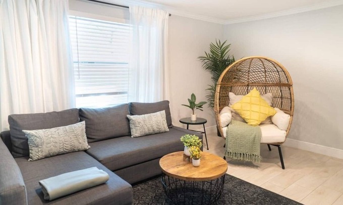 Bearss Plaza House | This house is a 3 bedroom(s), 2 bathrooms, located in Tampa, FL.