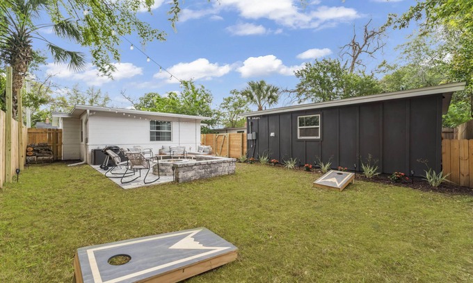 Murray Hill House | This house is a 3 bedroom(s), 3 bathrooms, located in Jacksonville, FL.