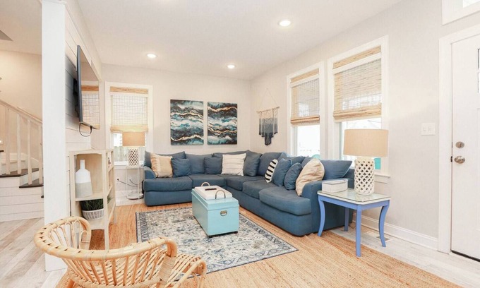 Hampton House | This house is a 4 bedroom(s), 2 bathrooms, located in Hampton, VA.