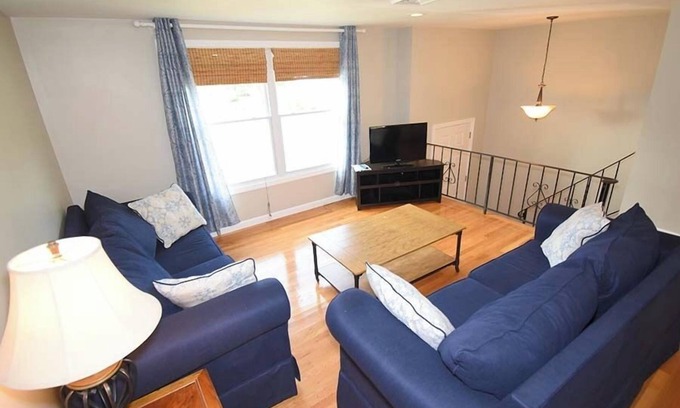 Eastward Look House | This house is a 4 bedroom(s), 3 bathrooms, located in Narragansett , RI.