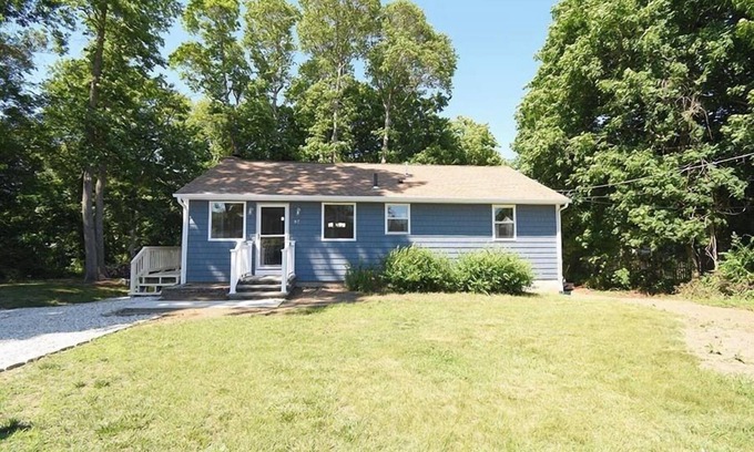 Narragansett Pier House | This house is a 4 bedroom(s), 2 bathrooms, located in Narragansett, RI.