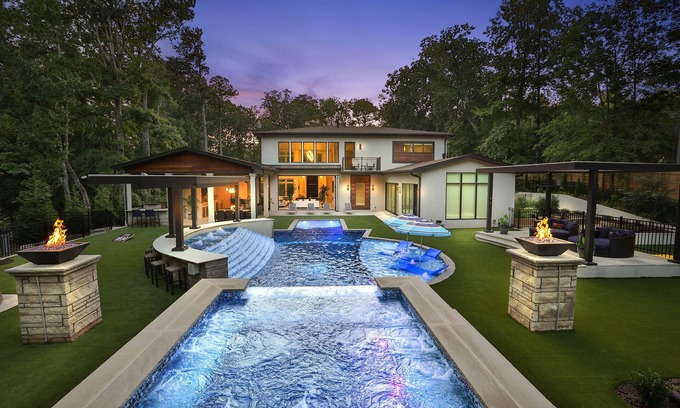 Sandy Springs House | This house is a 5 bedroom(s), 8 bathrooms, located in Atlanta, GA.
