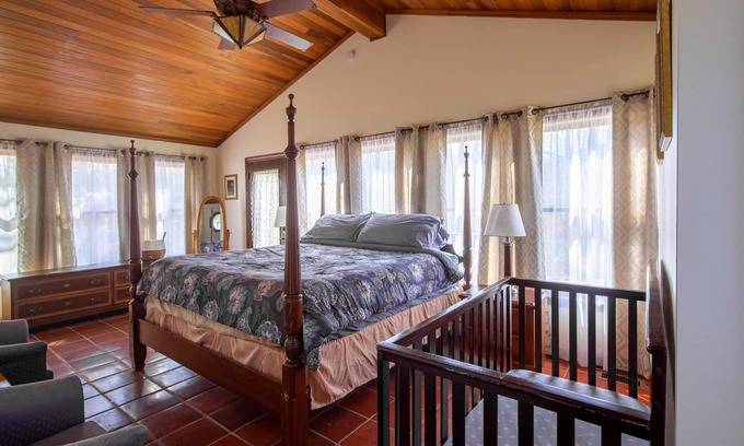 Bloomington House | This house is a 6 bedroom(s), 3.5 bathrooms, located in Bloomington, IN.
